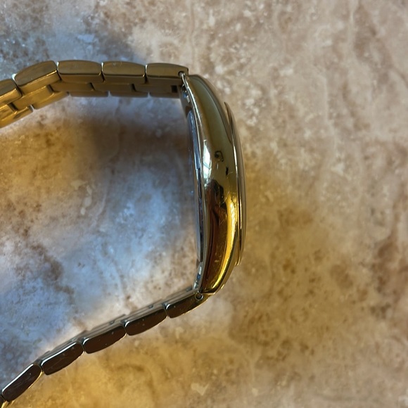 EUC Kate Spade gold watch 🤩 - Picture 9 of 9